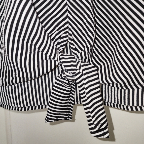 Monteau Black and White Stipe Flutter Sleeve, Sz L - Picture 4 of 12